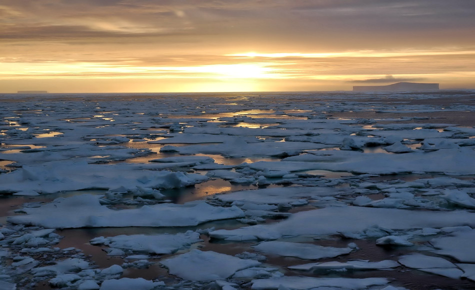 Alle Wassermassen rund um Antarktika und begrenzt im Norden durch die Konvergenzlinie werden zum SÃ¼dpolarmeer gezÃ¤hlt. Hier finden sich Pinguine, Wale, Krill und Eisberge. Bild: Michael Wenger