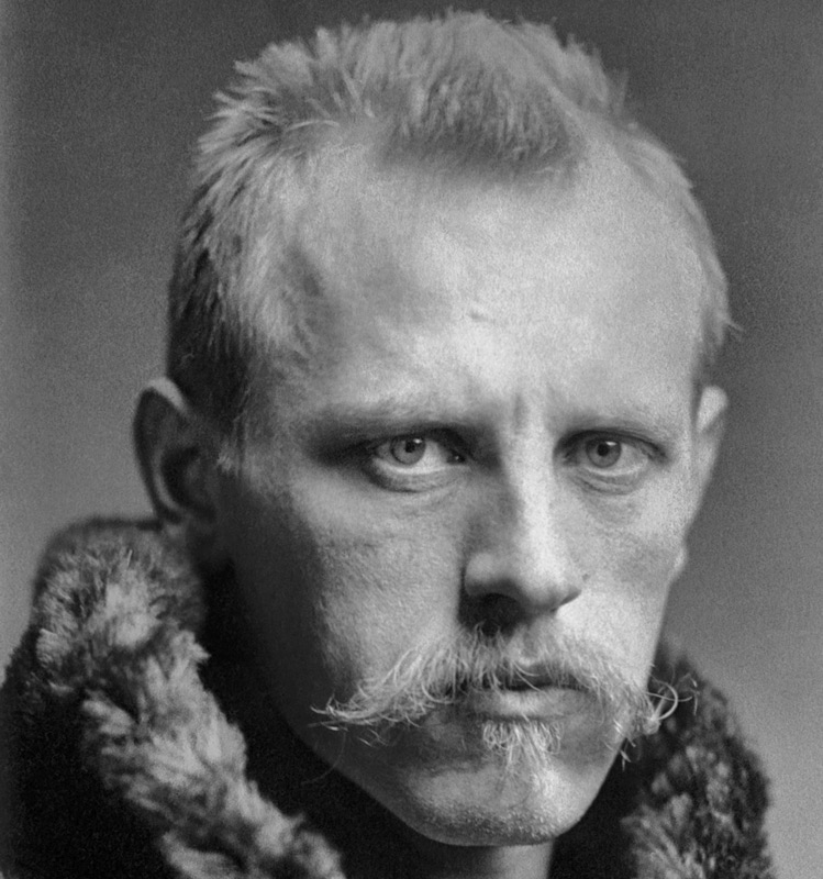 Der norwegische Polarforscher Fridtjof Nansen war der erste Mensch, dem eine Durchquerung GrÃ¶nlands 1888 gelang. Als Wissenschaftler und guter Beobachter entwickelte er viele verschiedenen nÃ¼tzliche Werkzeuge und GerÃ¤te fÃ¼r die moderne Polarforschung. Bild: Henry Vanm Der Weide