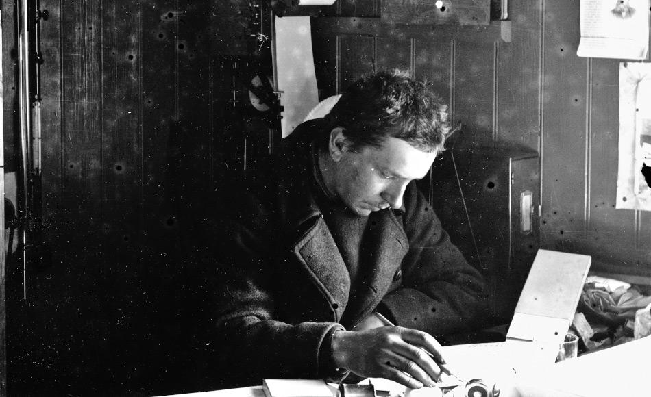 Der deutsche Polarforscher Alfred Wegener unternahm insgesamt 4 Expeditionen nach GrÃ¶nland. Er starb wahrscheinlich im November 1930 wÃ¤hrend einer Expeditionstour. Sein Tagebuch von damals blieb verschollen. Bild: AWI