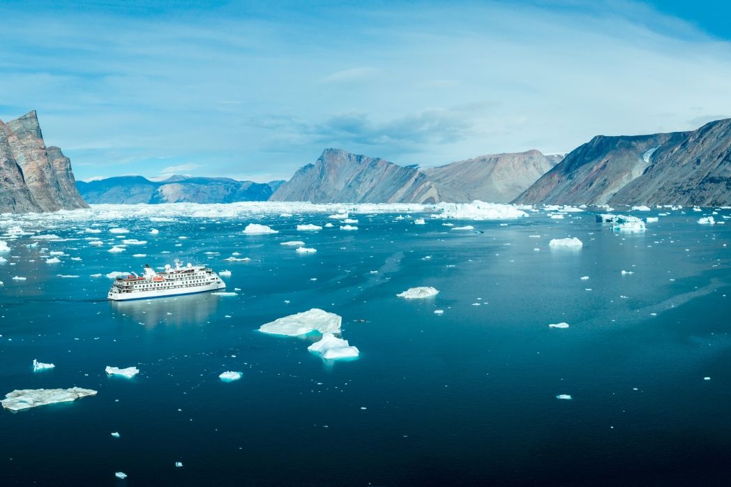 Polar Expeditionsschiff in der Arktis